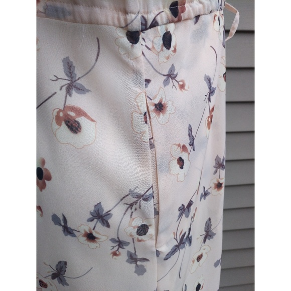 [Last 1!] CLOSET CLOSING Beige Floral Print Dress - Picture 7 of 7